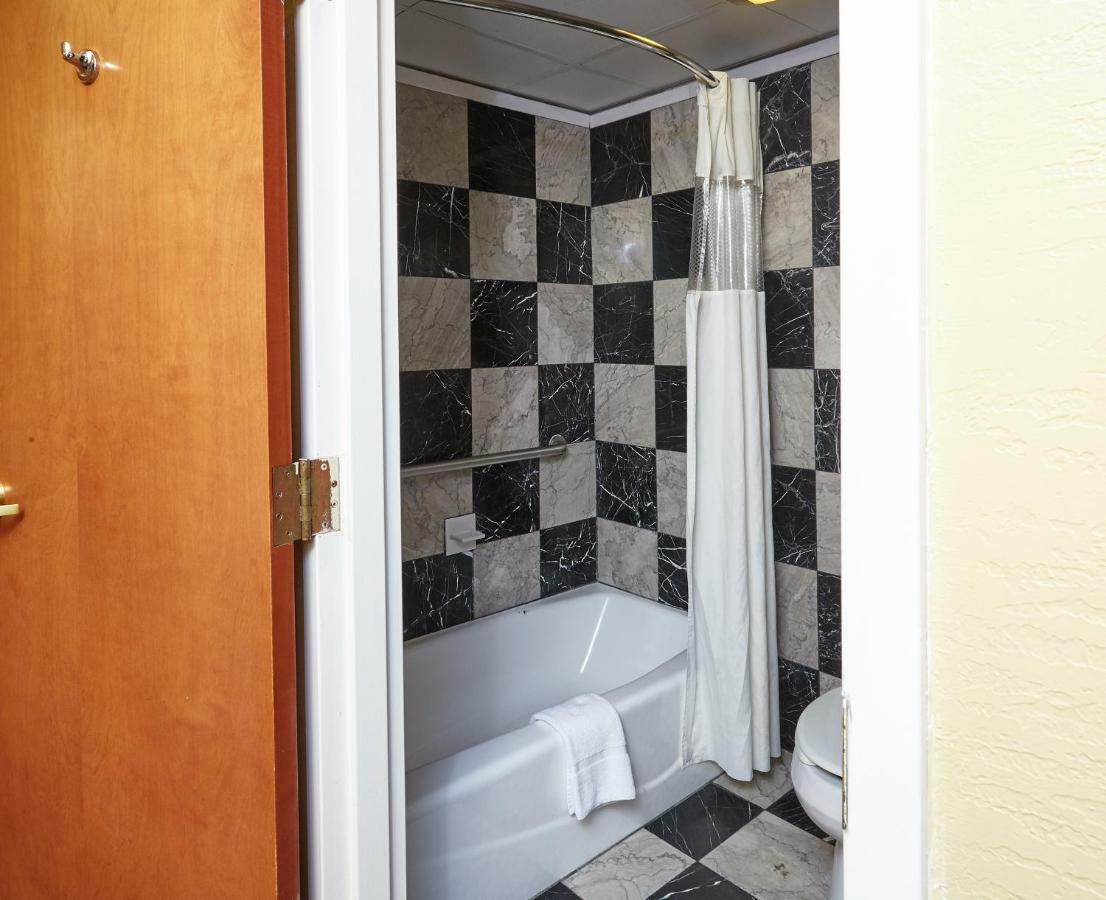 Ocean Inn & Suites St. Simons Island Екстериор снимка